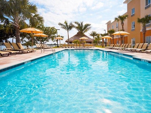 Holiday Inn Express Marathon pool